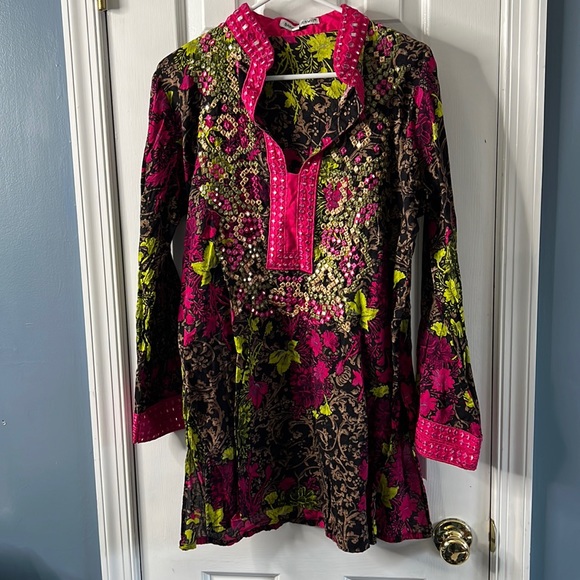 Barbara Gerwit Tops - Barbara Gerwit Beaded sprint Tunic - Size XL